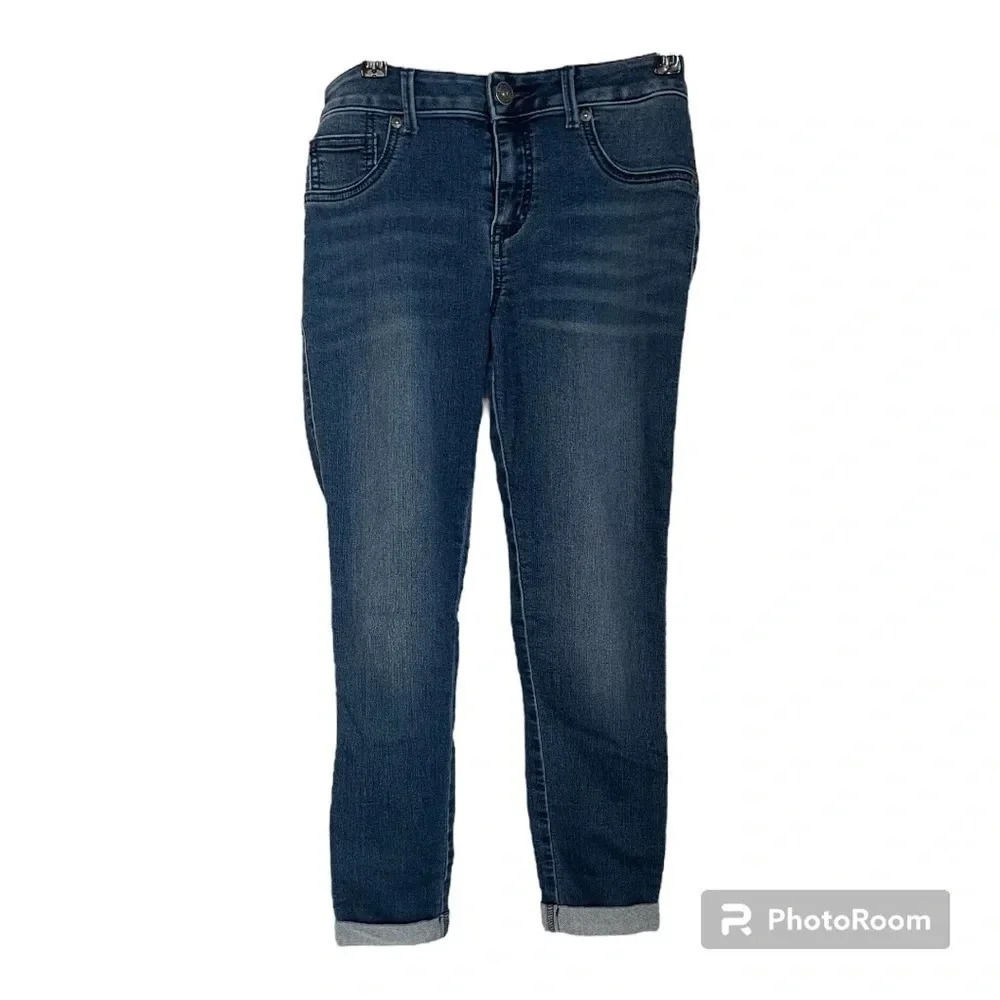 G by Guess woman’s blue denim jeans with cuffs. Size 27 US. - Picture 3 of 10